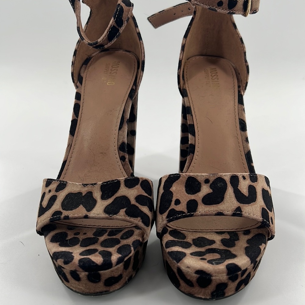 Leopard Mossimo size 6 platform shoes